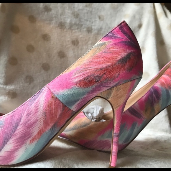 NWT Liliana Multicolored Pastel Floral & Leaf Print Classic Heels, 8.5 - Picture 9 of 16